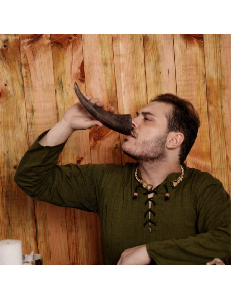 Corne à boire viking avec écailles...