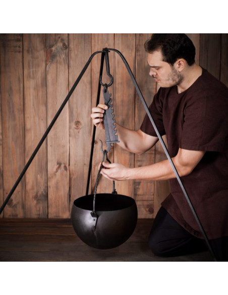 Feu de camp médiéval tripode en fer...