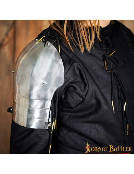 Gilet noir fonctionnel s. XV, avec...