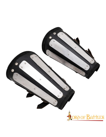 Bracelets en cuir avec protections en...