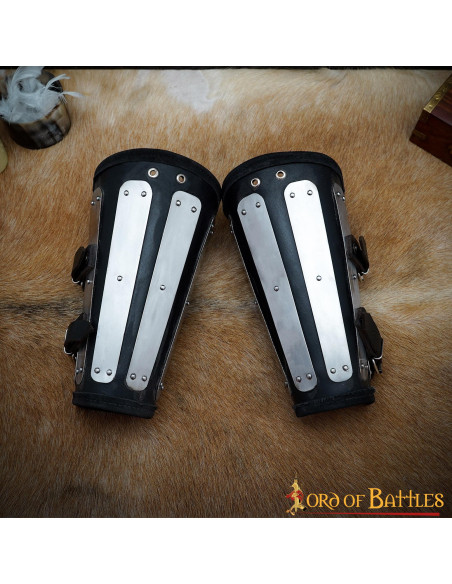 Bracelets en cuir avec protections en...