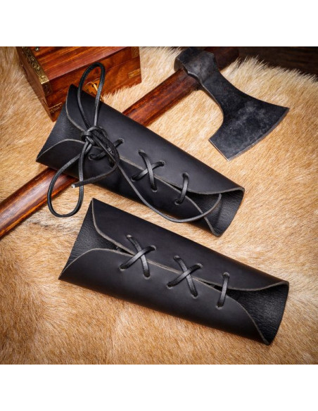 Bracelets médiévaux lisses faits à la...