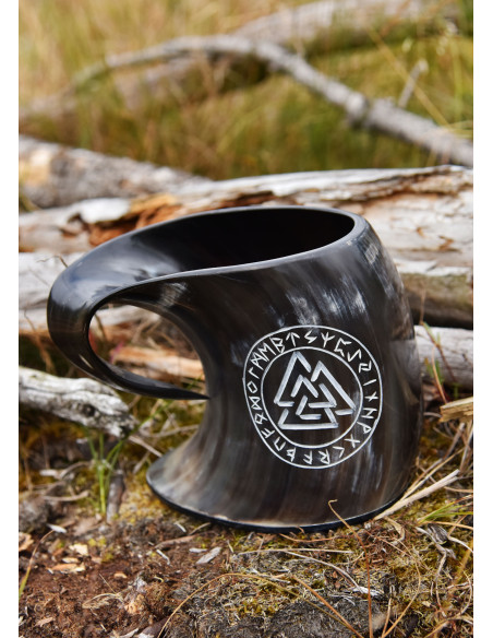 Chope de bière celtique avec valknut...