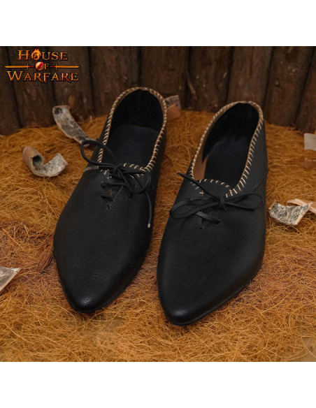 Chaussures de dame médiévales en cuir...