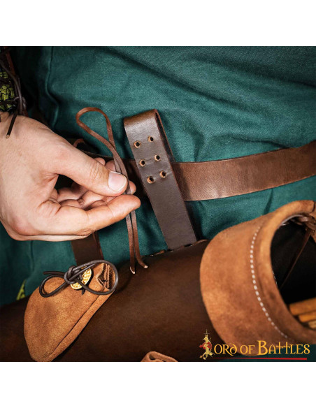 Carquois en cuir marron avec poches...