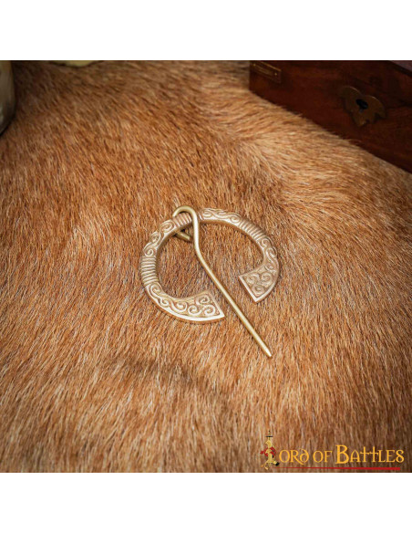 Fibule celtique en laiton (7,5x5 cm.)