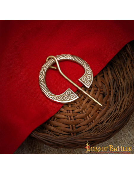 Fibule celtique en laiton (7,5x5 cm.)