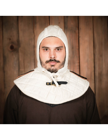 Crêpe matelassé avec gorget médiéval