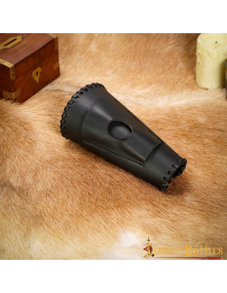 Bracelets médiévaux avec porte-couteau