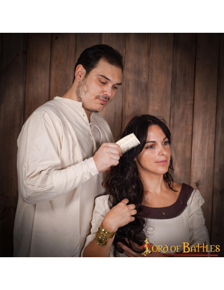 Peigne médiéval en os pour femme...