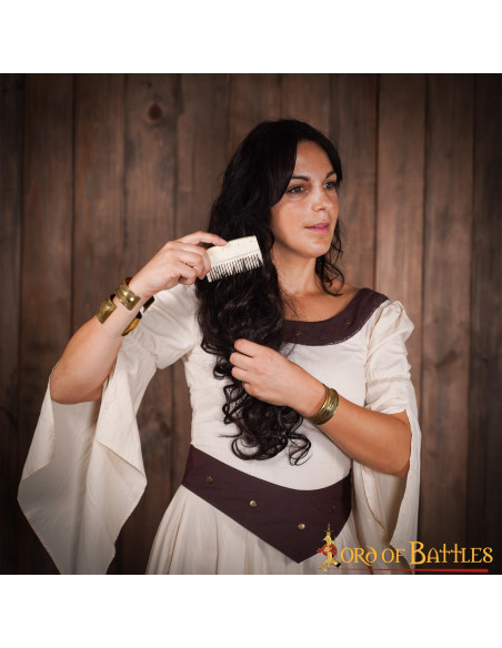 Peigne médiéval en os pour femme...