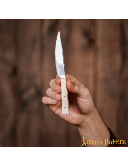 Couteau médiéval avec manche en os...