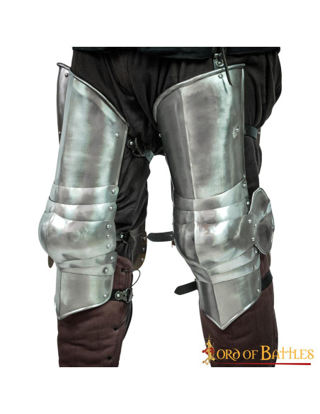 Jambes d'armure médiévale en acier...