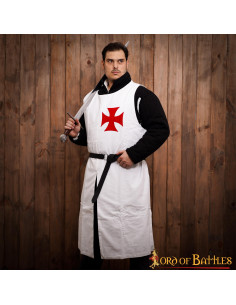 Tabard des Templiers avec croix en pate
