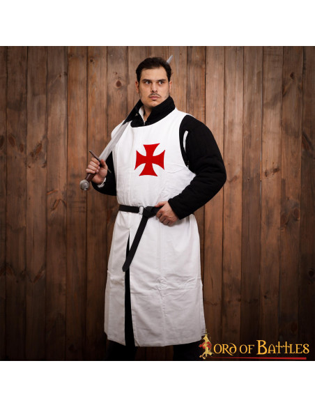 Tabard des Templiers avec croix en pate