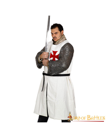 Tabard des Templiers avec croix en pate