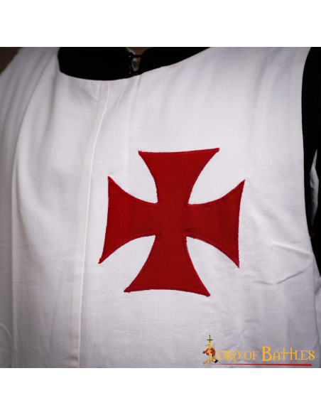 Tabard des Templiers avec croix en pate