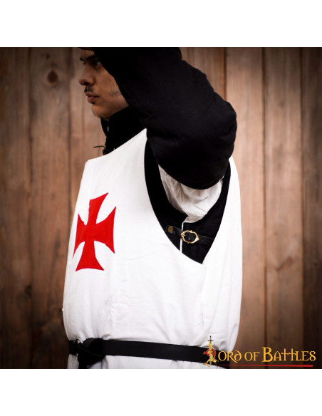 Tabard des Templiers avec croix en pate