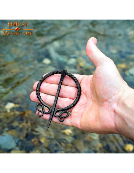 Fibule historique d'elfe forgée à la...