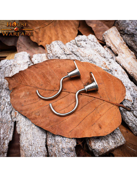 Paire de supports médiévaux chromés...