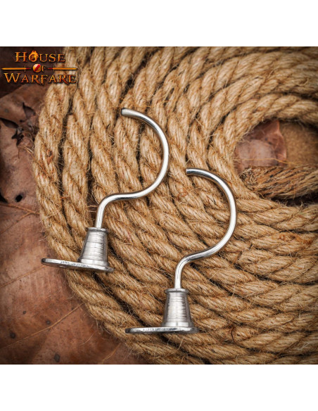 Paire de supports médiévaux chromés...