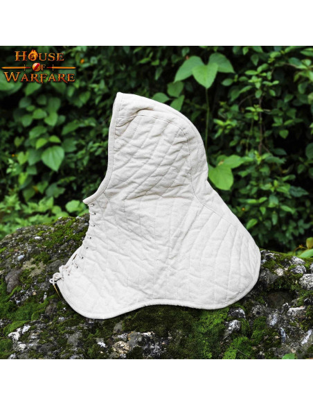 Casquette rembourrée avec gorget en écru