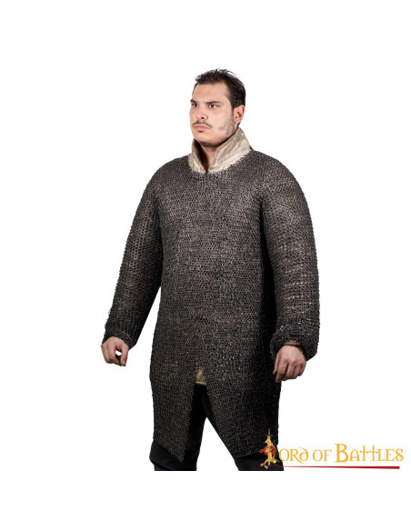 Longue cotte de mailles médiévale...