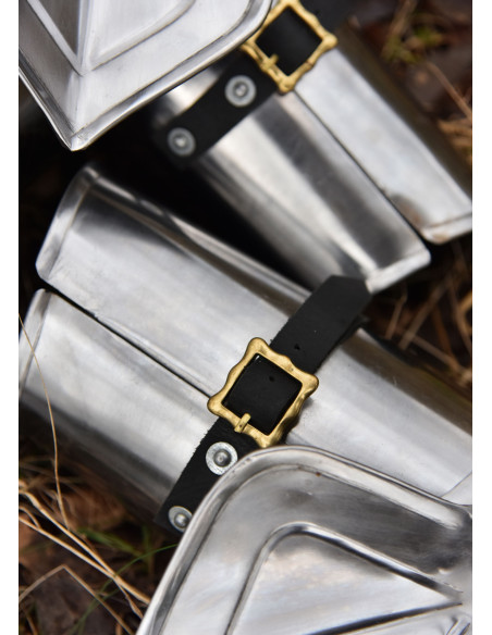 Bras d'armure médiévale et épaulettes...