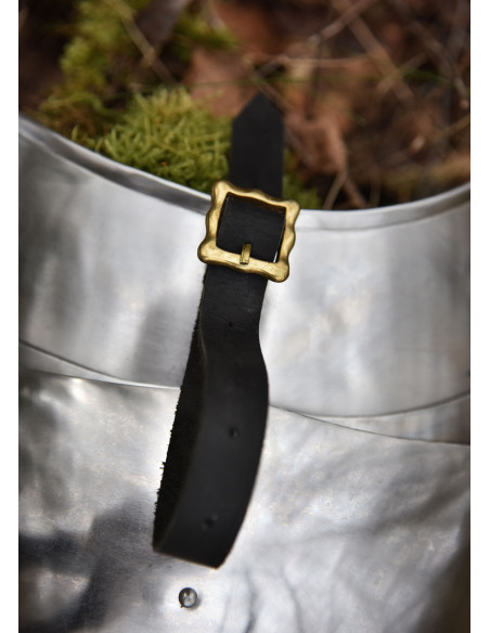 Bras d'armure médiévale et épaulettes...