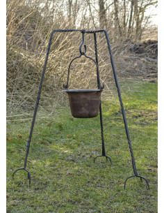 Trépied médiéval forgé à la main, 98 cm. environ.