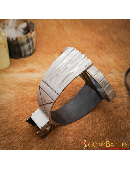 Étriers médiévaux en acier forgé à la...