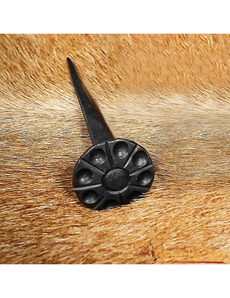Clou médiéval, tête ronde, forgé à la...