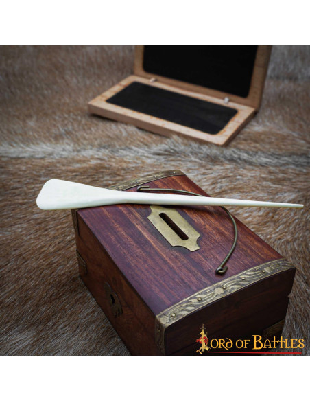 Main romaine en os véritable...