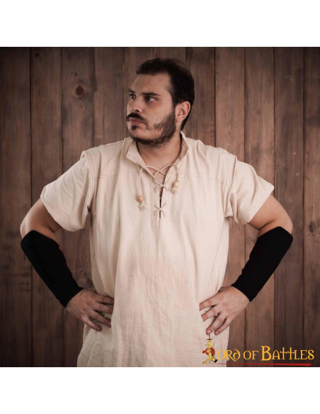 Bracelets médiévaux rembourrés en...