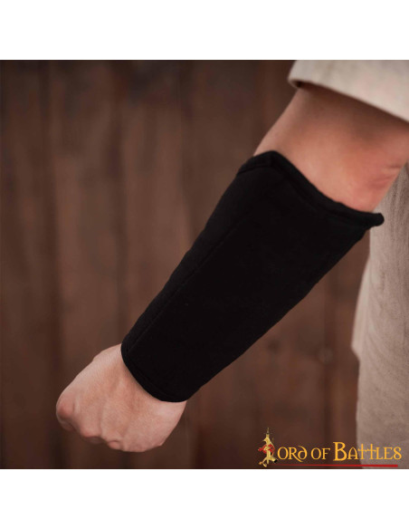 Bracelets médiévaux rembourrés en...