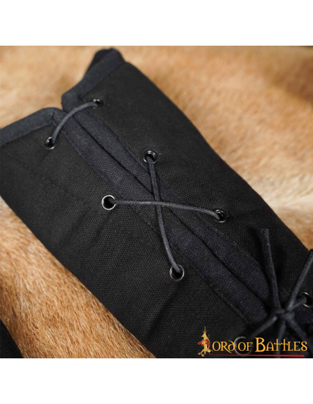 Bracelets médiévaux rembourrés en...