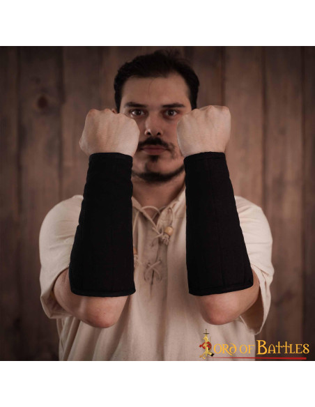 Bracelets médiévaux rembourrés en...