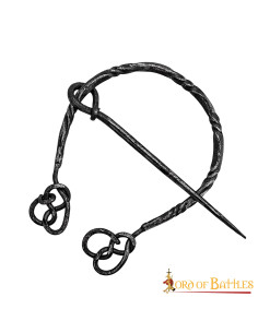 Fibule pour capes en acier forgé poli (11x6,7 cm.) 2