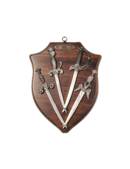 Panoplie médiévale avec 4 poignards...