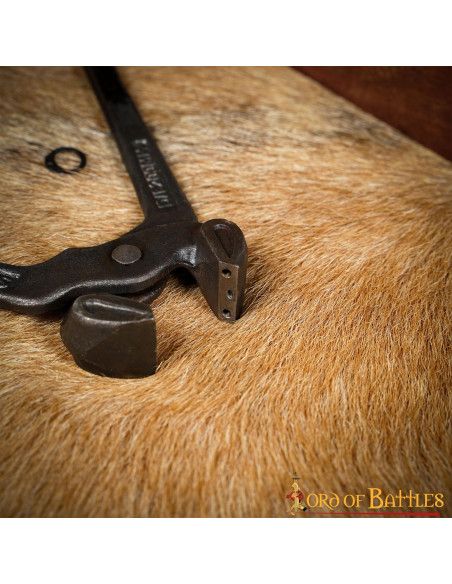 Pince à anneaux en cotte de mailles 9mm.