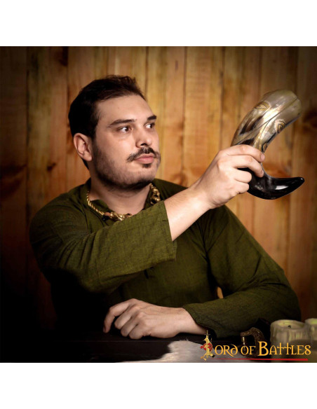 Corne de visage tribale médiévale à...