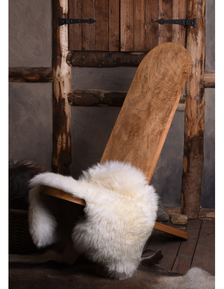 Chaise médiévale en bois en forme de...