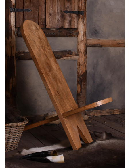 Chaise médiévale en bois en forme de...