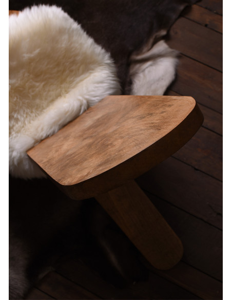 Chaise médiévale en bois en forme de...