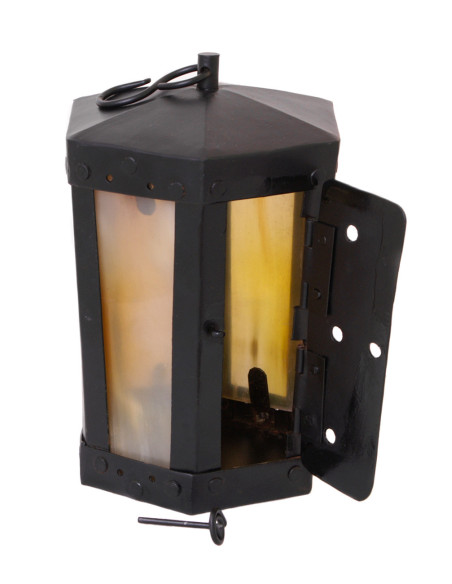 Lampe avec fenêtres en corne, faite à...