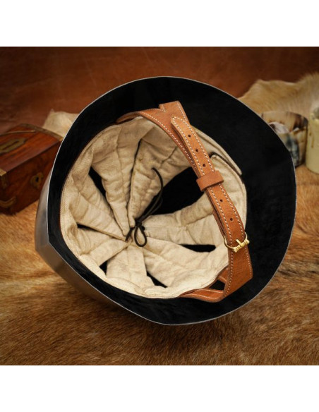 Casque médiéval, type théière,...