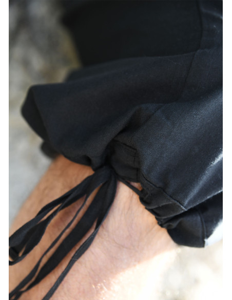 Pantacourt à lacets modèle Jonte,...