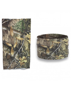 Cache-cou militaire avec branches pour camouflage.