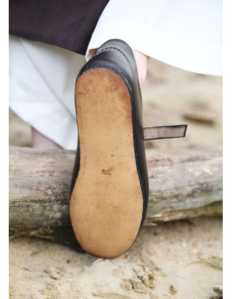 Chaussure de femme médiévale Latchet,...