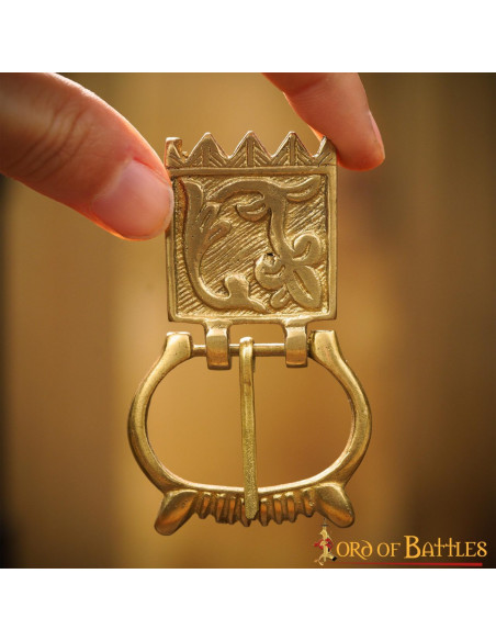 Boucle et finition florale pour...